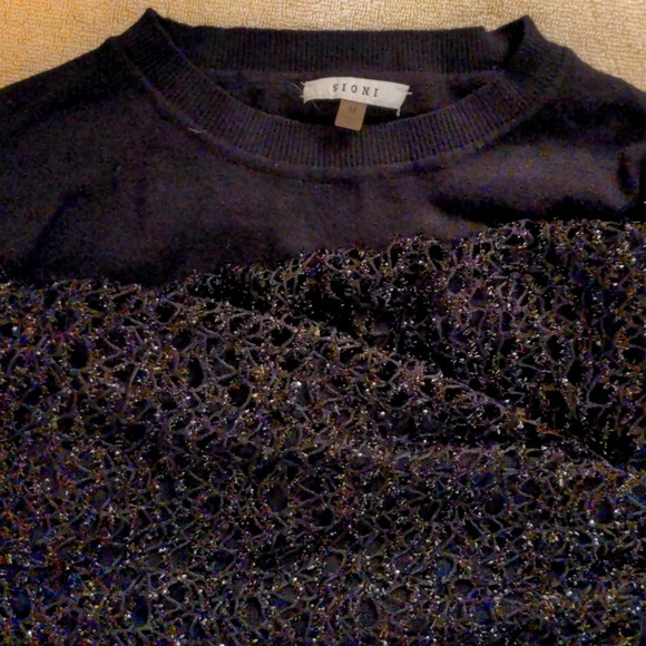 Black lace detail sleeve sweater. - Picture 2 of 4